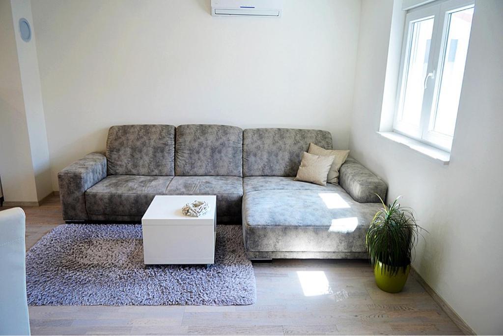 Appartement Leona à Pula Extérieur photo