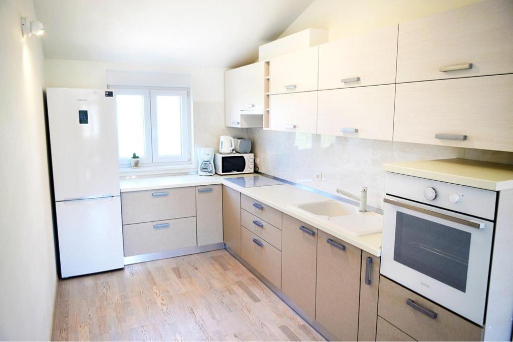 Appartement Leona à Pula Extérieur photo