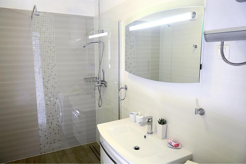 Appartement Leona à Pula Extérieur photo